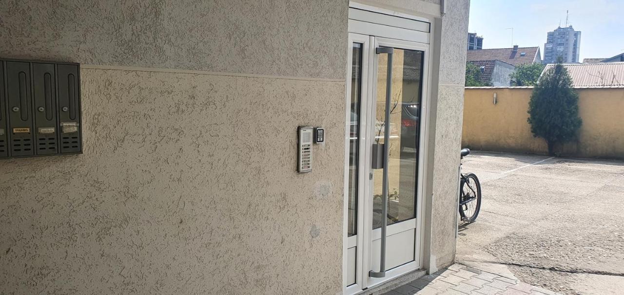Julija 2 Apartment Pančevo Екстериор снимка