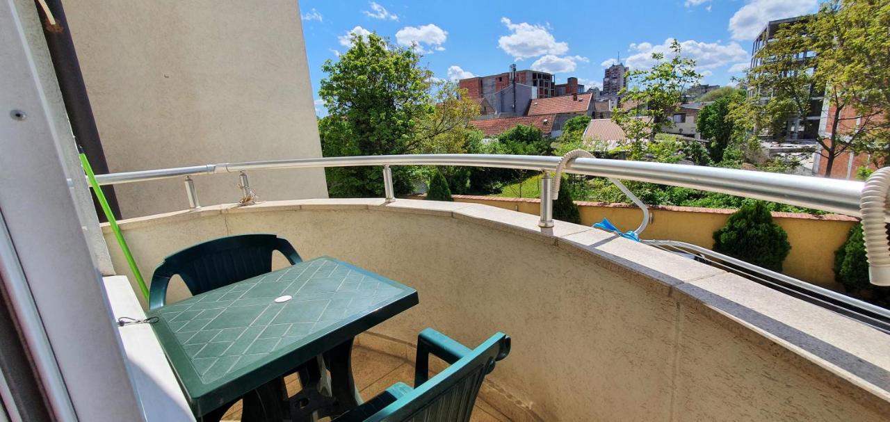 Julija 2 Apartment Pančevo Екстериор снимка